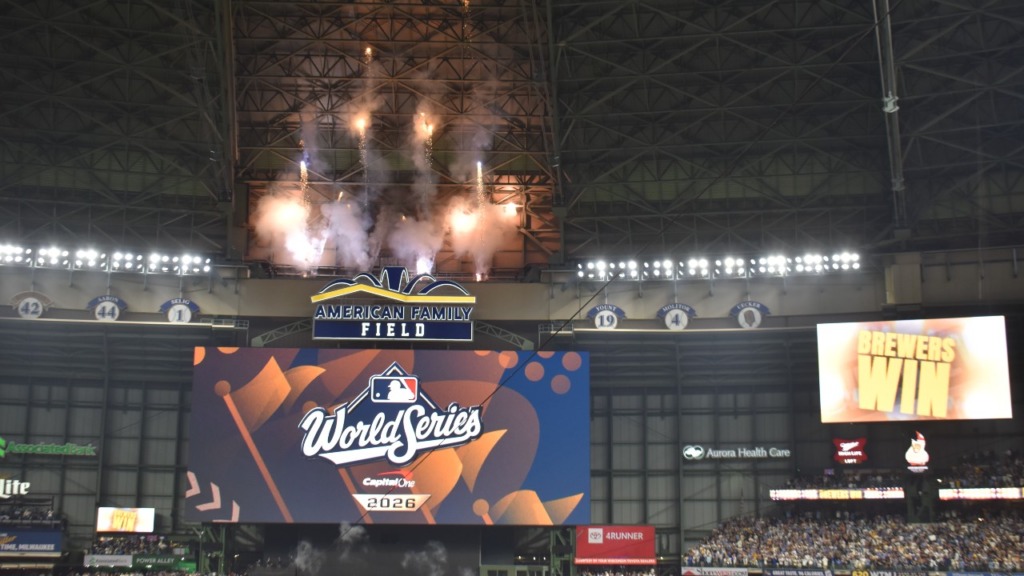 Thrilled Brewers fans cheer team to victory in Game 1 of World Series — BizTimes Milwaukee, Denton Sports news