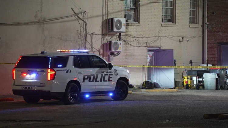 Man airlifted after shooting behind Baytown bar; suspect remains at large, police say — KHOU 11 (Houston), Denton Community news
