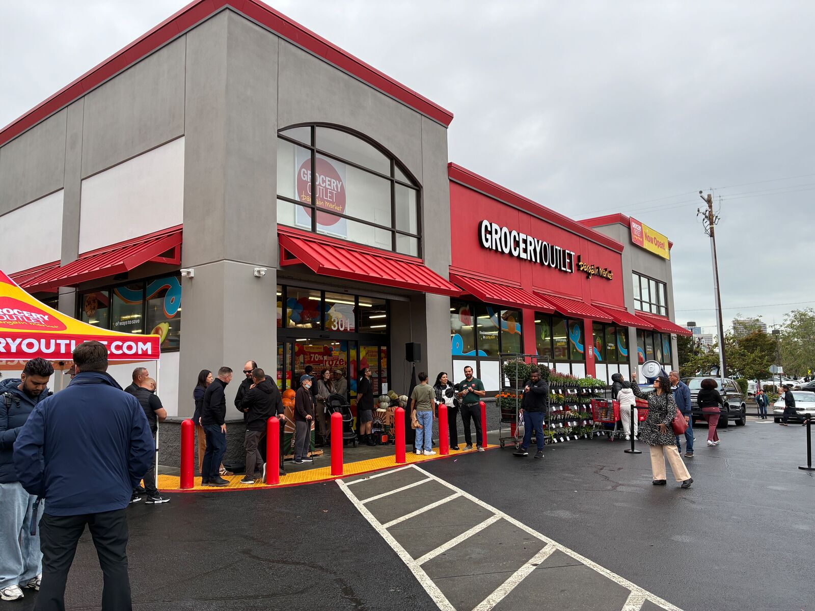 New Grocery Outlet opens in Oakland’s Eastlake neighborhood — The Oaklandside, Denton Business news
